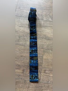 Vintage men’s Aloha Tie Hawaii blue Polynesian Tiki Tribal narrow square end tie